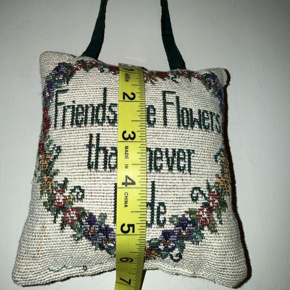Friends Are Flowers' Tapestry Pillow Door Hanger Floral Heart/Green Back 6" - Picture 5 of 6